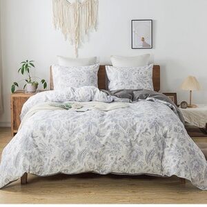 Floral Gray and White Bedding Set 💯 COTTON